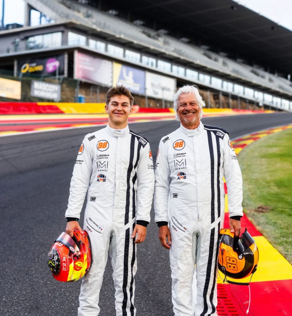Gillian Henrion et Eric De Doncker, casques à la main, à Spa-Francorchamps