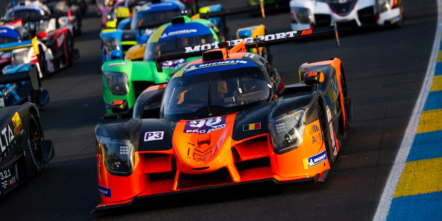 La Ligier #98 Motorsport98 en peloton